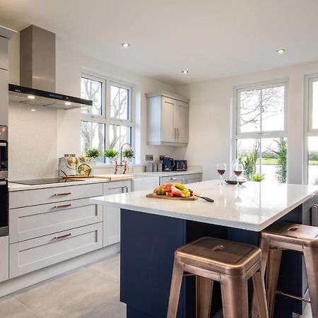 Escape Ordinary At Lily'S Pad Enniskillen Exterior foto